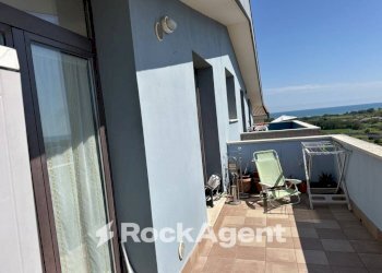 Terrazzo - Two-room apartment via Levante, Città Sant'Angelo - photo 8