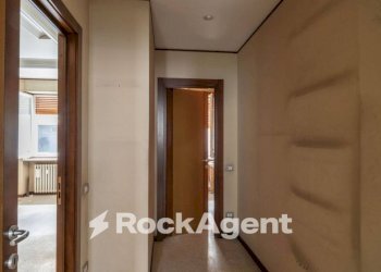 Corridoio - Four-room apartment via Antonio Cavagna Sangiuliani, Pavia - photo 10