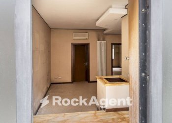 Interno palazzo - Four-room apartment via Antonio Cavagna Sangiuliani, Pavia - photo 12