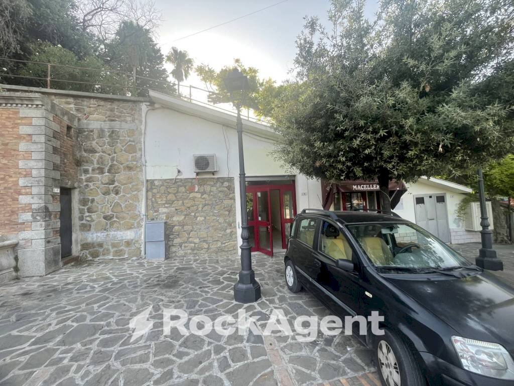 Facciata - Shop piazza Umberto I, Altavilla Silentina - photo 1