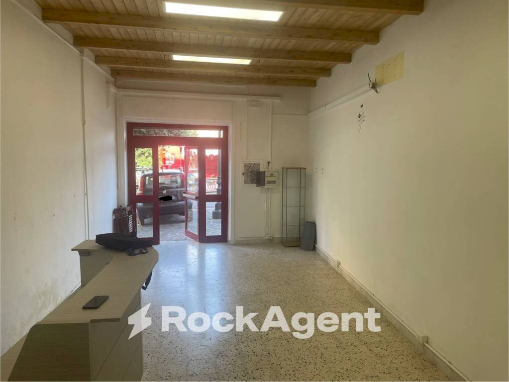 Interno non residenziale - Shop piazza Umberto I, Altavilla Silentina - photo 2