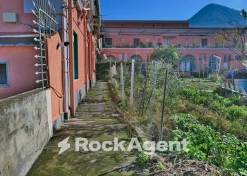 Giardino - Appartamento salita Scanzano, 10, Castellammare di Stabia - foto 10