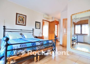 Camera da letto - Villa via Ombrone, 5, Latina - foto 21