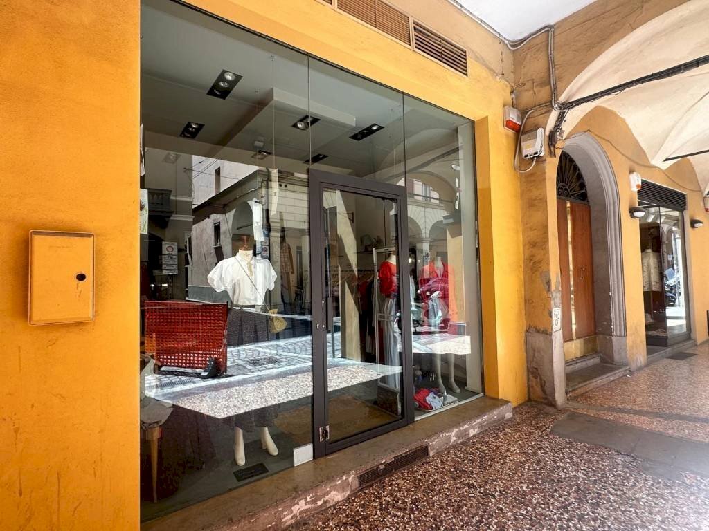 Interno non residenziale - Shop via San Felice, Bologna (neighborhood Centro Storico) - photo 1