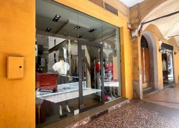 Interno non residenziale - Shop via San Felice, Bologna (neighborhood Centro Storico) - photo 1