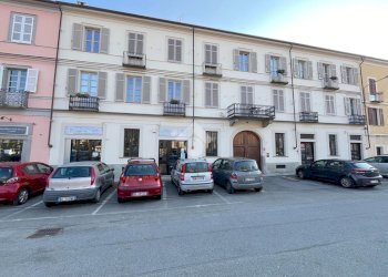 Negozio Piazza Matteotti, Pinerolo - foto 2