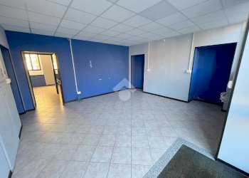 Negozio Piazza Matteotti, Pinerolo - foto 3