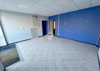 Negozio Piazza Matteotti, Pinerolo - foto 4