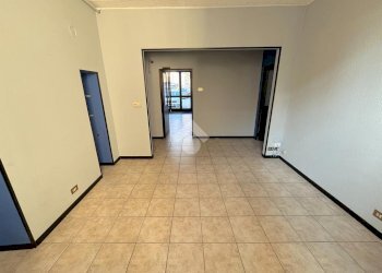 Negozio Piazza Matteotti, Pinerolo - foto 13