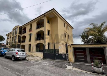 Edificio all\'aperto - Four-room apartment via Regione Siciliana
20, Monreale - photo 2