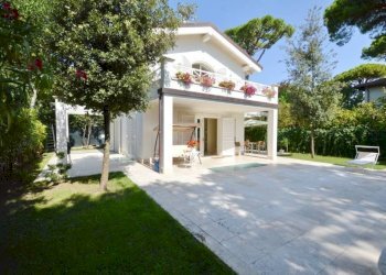 Facciata - Villa via Amilcare Ponchielli, Forte dei Marmi - photo 1