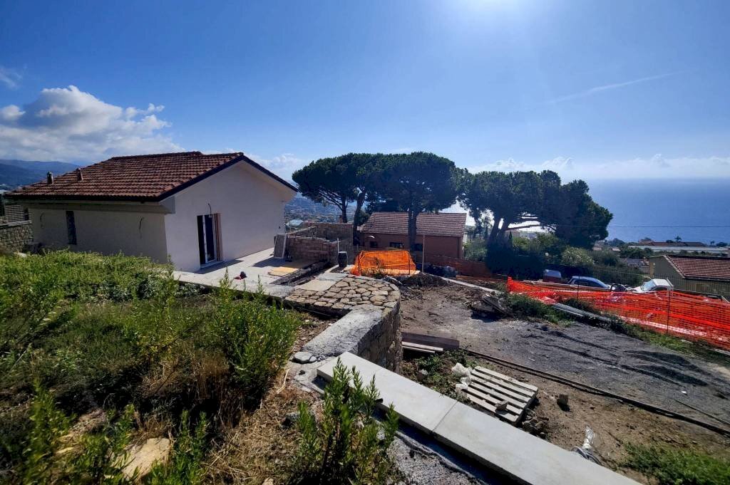 Facciata - Villa strada Monte Ortigara, Sanremo - photo 1