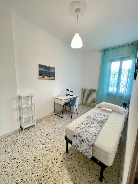 Camera da letto - Trilocale via Benevento, 47, Torino (zona Vanchiglietta) - foto 2