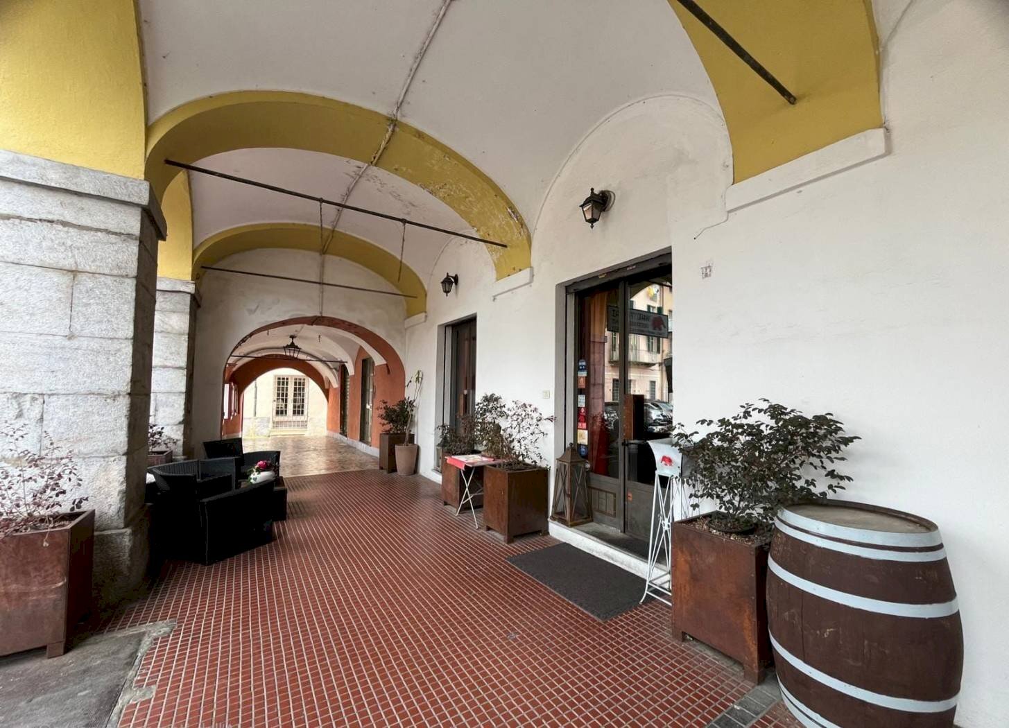 Shop Piazza Vincenzo Virginio, 9b, Cuneo (neighborhood Centro Storico) - photo 1