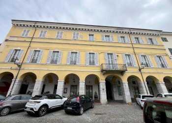 Shop Piazza Vincenzo Virginio, 9b, Cuneo (neighborhood Centro Storico) - photo 2