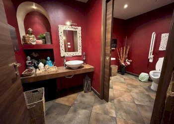 Shop Piazza Vincenzo Virginio, 9b, Cuneo (neighborhood Centro Storico) - photo 13