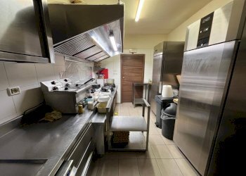 Shop Piazza Vincenzo Virginio, 9b, Cuneo (neighborhood Centro Storico) - photo 17