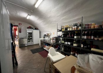 Shop Piazza Vincenzo Virginio, 9b, Cuneo (neighborhood Centro Storico) - photo 19