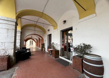Negozio Piazza Vincenzo Virginio, 9b, Cuneo (zona Centro Storico) - foto 1