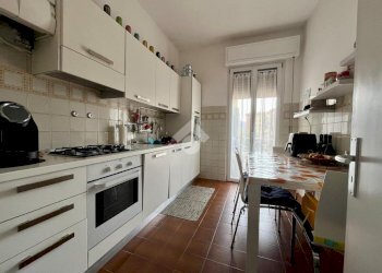 Four-room apartment Via Paolo Diana, Sarzana - photo 1