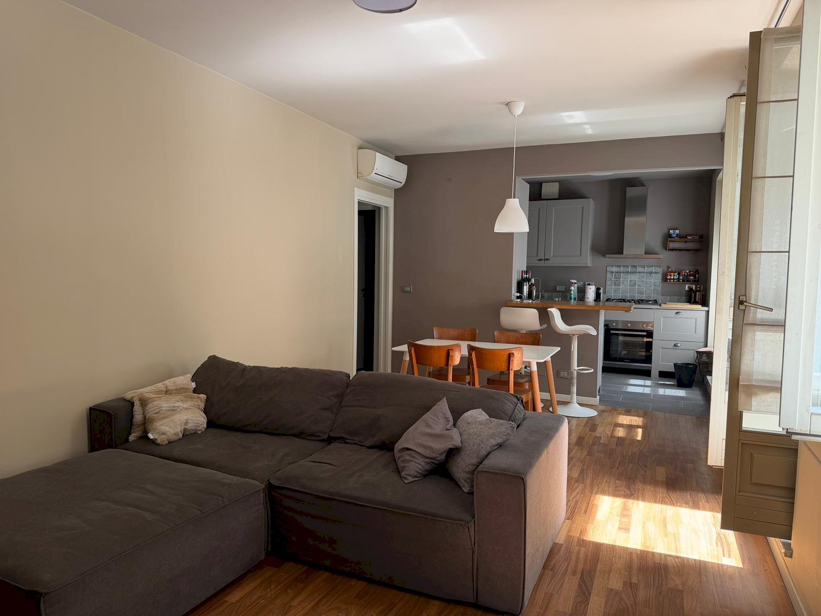 Soggiorno - Trilocale via San Massimo, 45, Torino (zona Centro) - foto 3