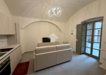 One-room apartment Via S. Francesco da Paola, Torino (neighborhood Centro) - photo 2