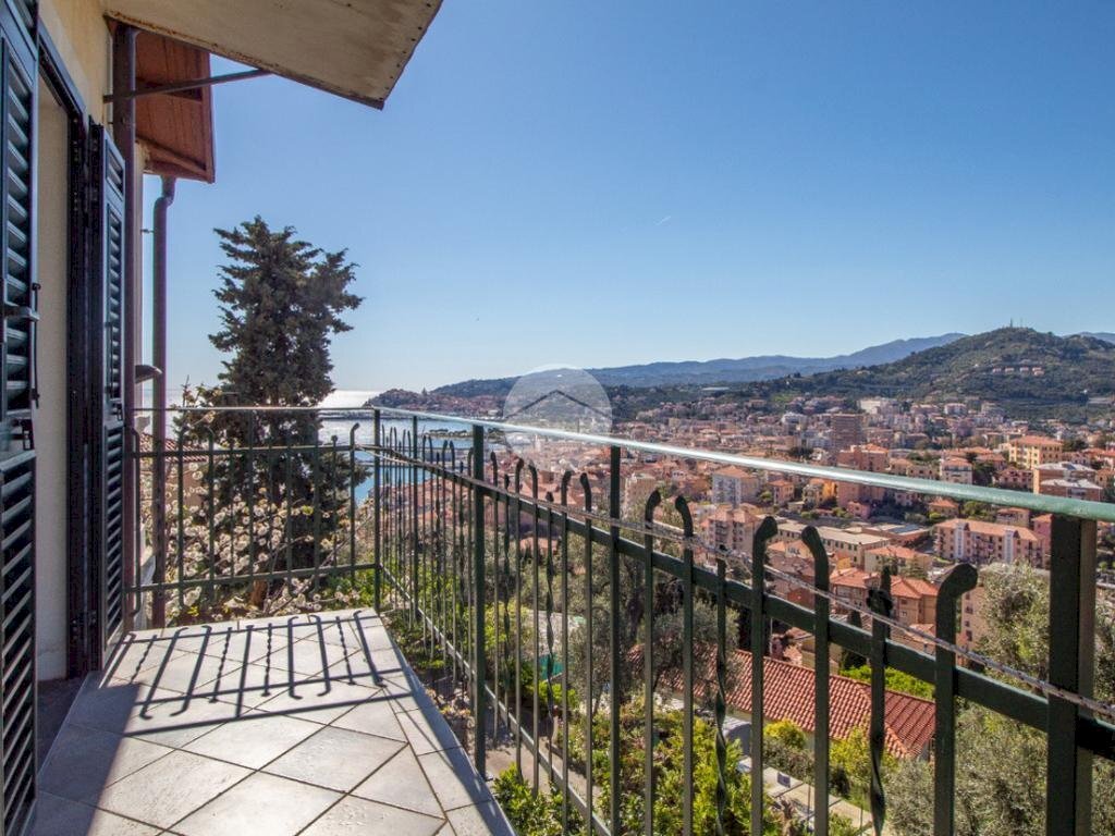 Four-room apartment Salita san martino, Imperia - photo 1