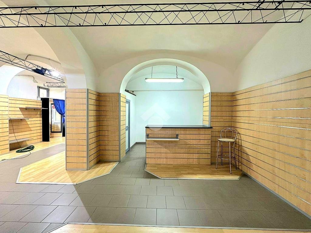 Shop Corso Agostino Ricci, Savona (neighborhood Oltreletimbro) - photo 1
