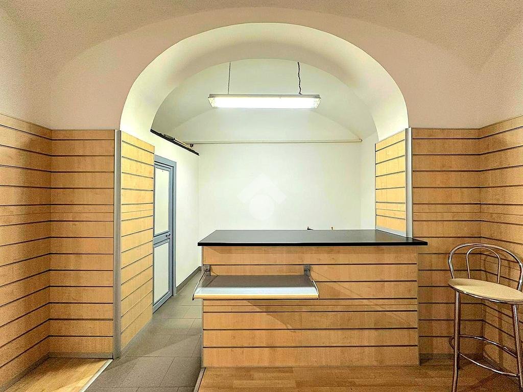 Shop Corso Agostino Ricci, Savona (neighborhood Oltreletimbro) - photo 2