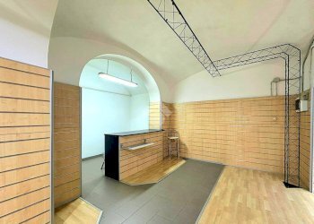 Shop Corso Agostino Ricci, Savona (neighborhood Oltreletimbro) - photo 4