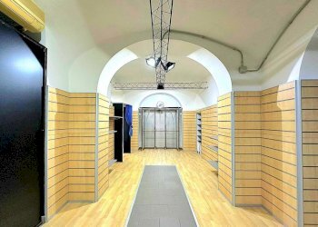 Shop Corso Agostino Ricci, Savona (neighborhood Oltreletimbro) - photo 6