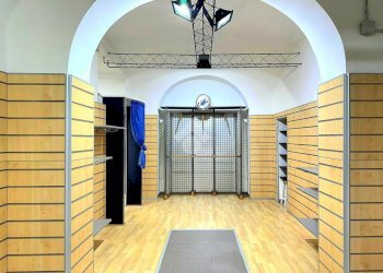 Shop Corso Agostino Ricci, Savona (neighborhood Oltreletimbro) - photo 7