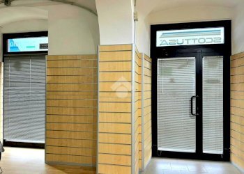 Shop Corso Agostino Ricci, Savona (neighborhood Oltreletimbro) - photo 11