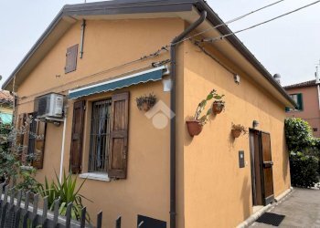 Villa Via Piana, Bologna (neighborhood San Donato) - photo 1