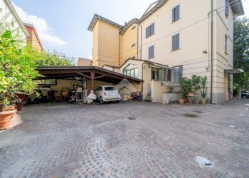 Three-room apartment Viale delle Rimembranze, Parma (neighborhood Cittadella) - photo 3