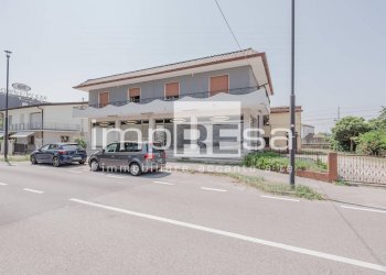 vista negozio lato strada - Negozio viale della resistenza
8, Quarto d'Altino - foto 1