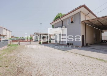 zona ingresso - Magazzino viale della resistenza
 
8, Quarto d'Altino - foto 2
