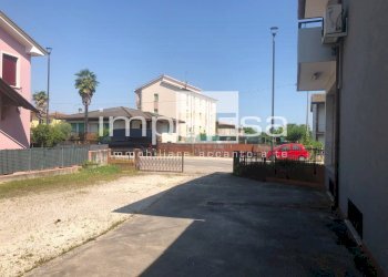 zona ingresso vista strada - Magazzino viale della resistenza
 
8, Quarto d'Altino - foto 5