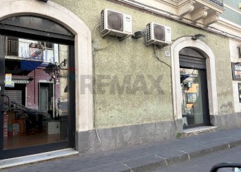 Edificio all\'aperto - Locale Commerciale Via Vittorio Emanuele III
 
208/210, Paterno - foto 4