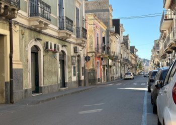 Edificio all\'aperto - Locale Commerciale Via Vittorio Emanuele III
 
208/210, Paterno - foto 5