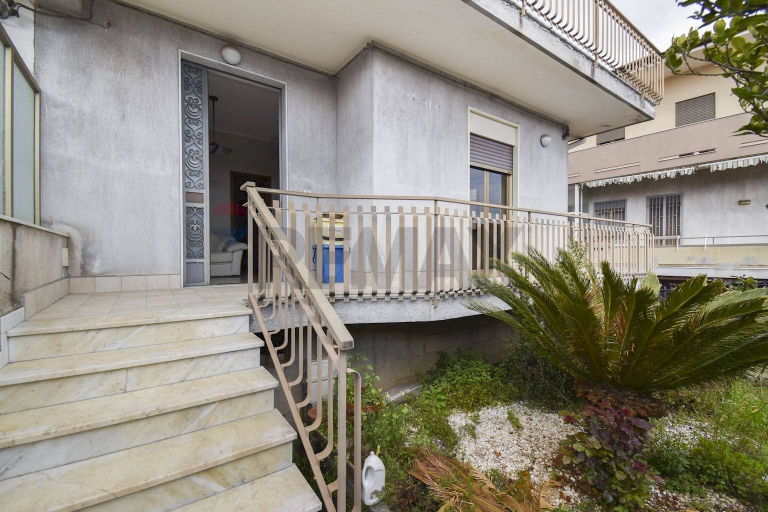 Scale - Independent house Via Paolo Vasta
86-88, Aci Sant'Antonio - photo 2