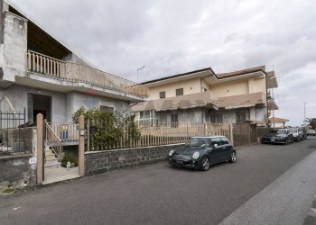 Edificio all\'aperto - Independent house Via Paolo Vasta
 
86-88, Aci Sant'Antonio - photo 3