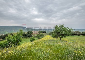 Vista delle montagne - Terreno agricolo Strada Statale 417
 
snc, Caltagirone - foto 7