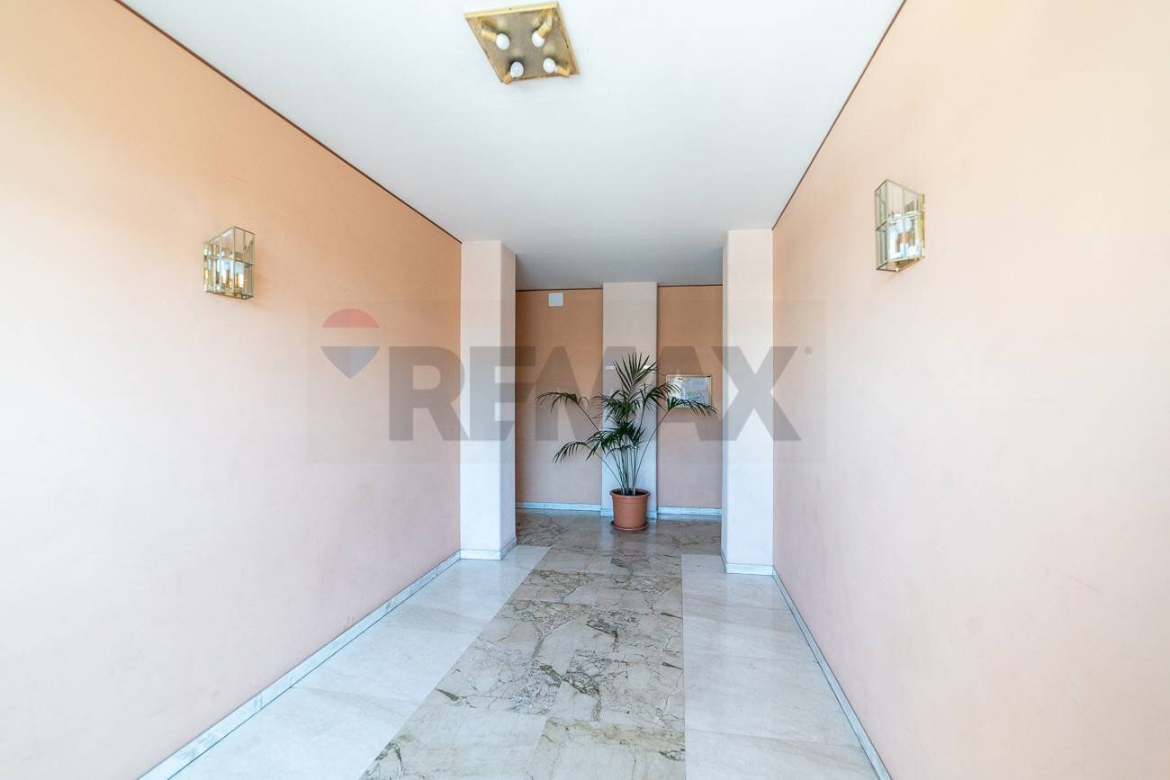 Hall / corridoio - Quadrilocale Via Vittorio Emanuele Da Bormida
 
45, Catania - foto 3