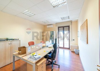 Ufficio - Quadrilocale Via Vittorio Emanuele Da Bormida
 
45, Catania - foto 10