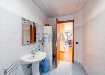 Bagno - Quadrilocale Via Vittorio Emanuele Da Bormida
 
45, Catania - foto 15