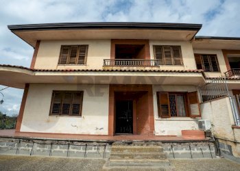 Casa all\'aperto - Casa semi indipendente C.da Porrazzo
 
30, Paterno - foto 2