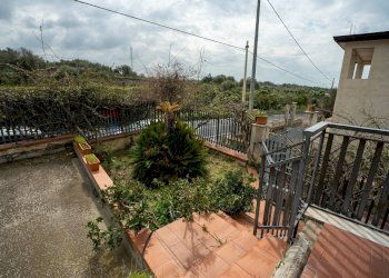 Giardino - Casa semi indipendente C.da Porrazzo
 
30, Paterno - foto 9