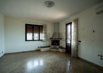 Stanza vuota - Casa semi indipendente C.da Porrazzo
 
30, Paterno - foto 14
