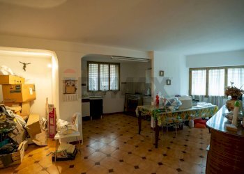 Sala da pranzo - Casa semi indipendente C.da Porrazzo
 
30, Paterno - foto 31